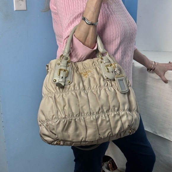 Prada Tessuto Gaufre Satchel in pale Grey/ Gold - Picture 16 of 17